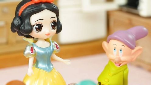 《白雪公主》Snow White  玩玩具，学英语，小朋友们最爱的故事