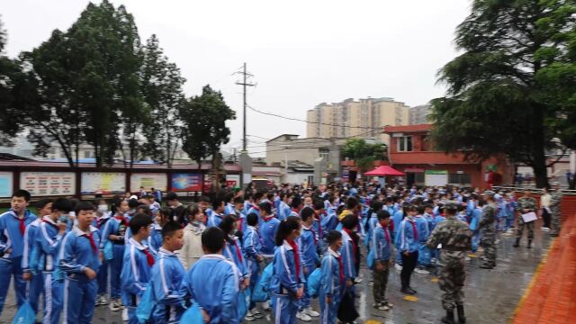 安顺市黑石头小学“夜郎洞”神秘喀斯特毕业研学之旅!