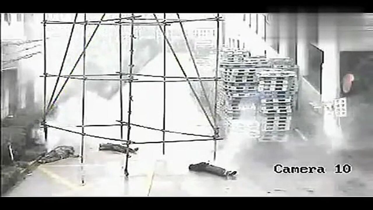 监控实拍:工人误触高压电被电击瞬间死亡,生命在一瞬间消逝!_高清1080P在线观看平台_腾讯视频