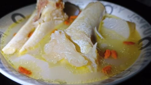 广东靓汤，牛骨炖萝卜，做法简单，原汁原味，清甜有营养