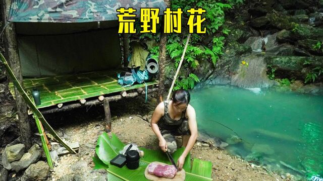 野外轻松搭建一张床,遮风挡雨又凉爽,芳姐这也太能干了吧?