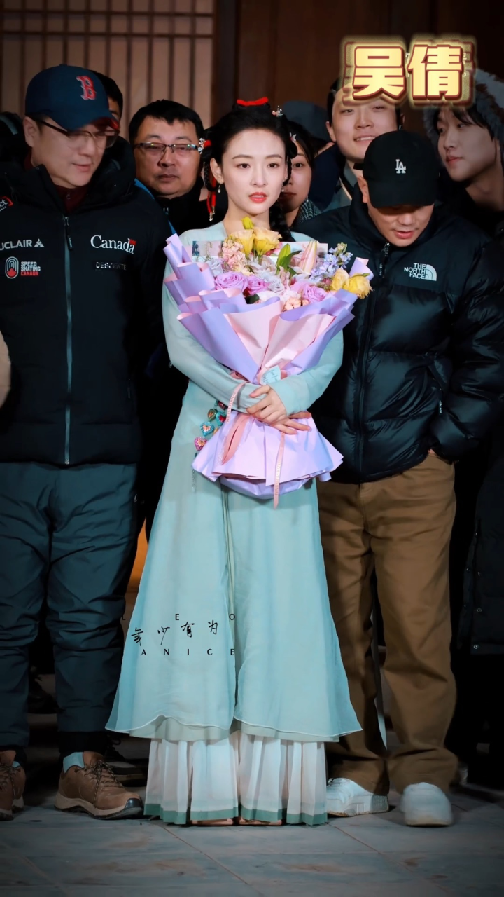 吴倩新剧九义人杀青路透,杀青快乐!古装还怪好看的