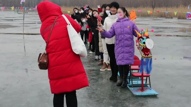 庆祝北京冬奥会成功举办一周年,奥森比赛冰龙舟