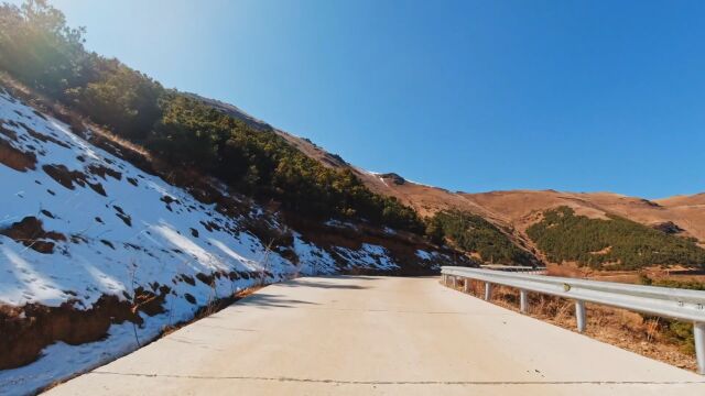 大海草山环山草地冰雪公路路面行驶车载,视频素材:画视记官网