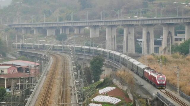 十堰,襄阳人有福了,武汉铁路局恢复开行武昌到西安往返旅游专列