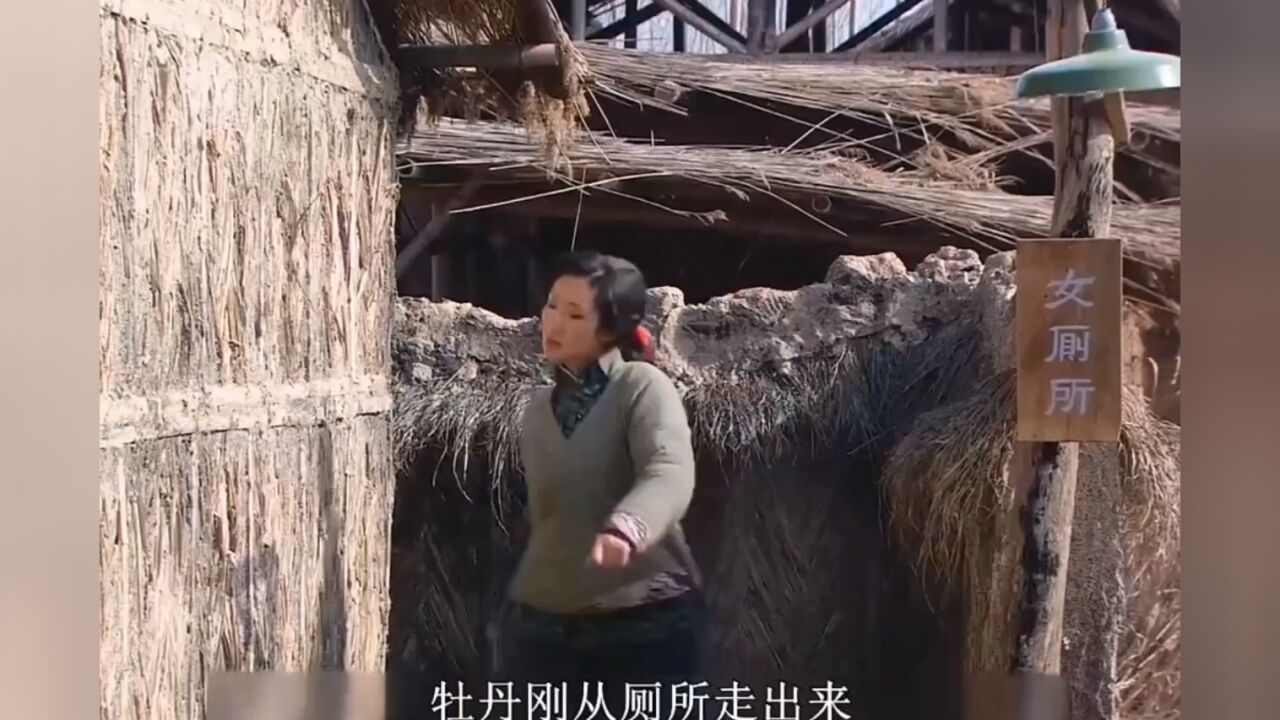 小伙偷看女人上厕所被骂，不料一个举动就被拿下_腾讯视频