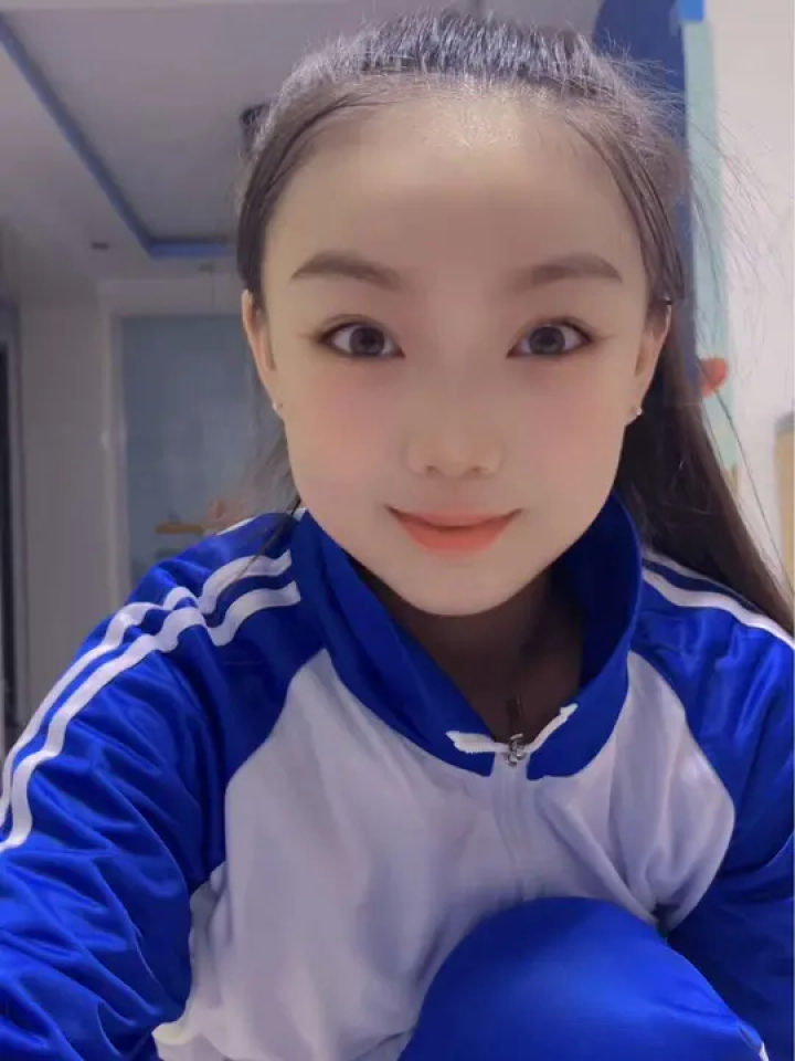 草稿纸发现一个视频艾格丽玛自拍哦#校服女孩