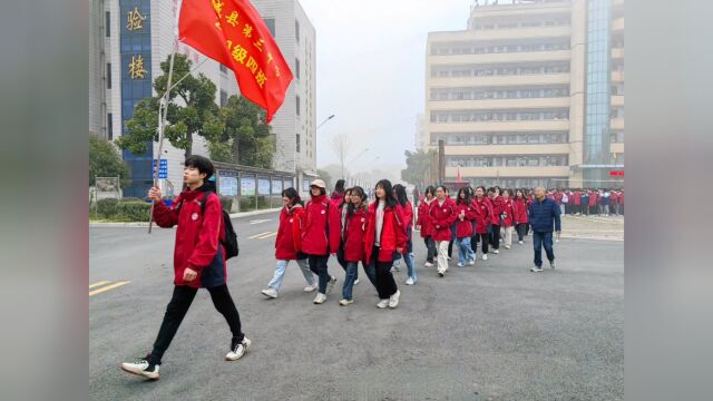 谷城三中高二年级学生参观“中国流动科技馆”暨远足志愿服务活动