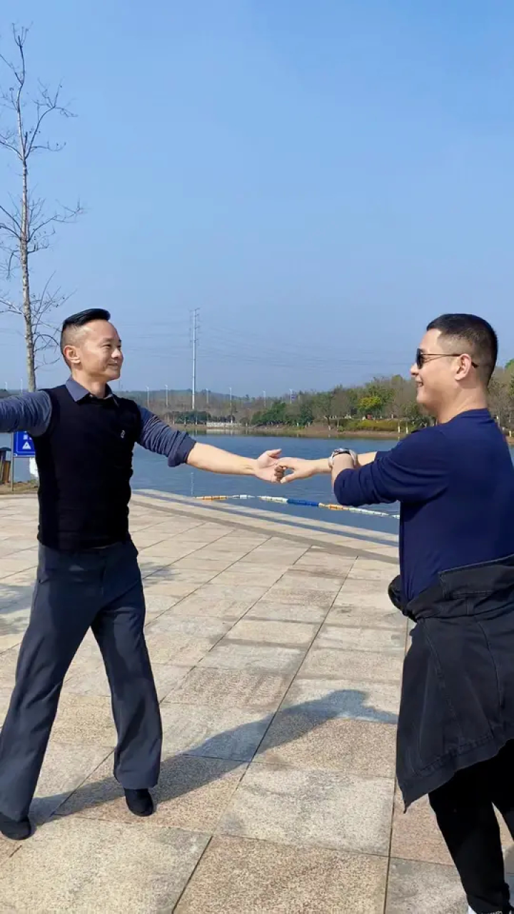 《北京平四》拉手舞双人舞#交谊舞#广场舞#舞蹈 #现场实拍 #最佳搭档