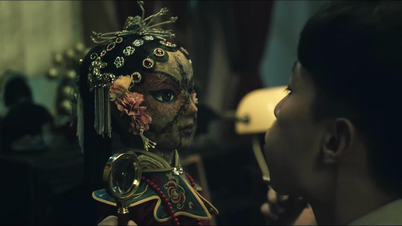 《灵偶》小伙中元节偷拿木偶回家,却被吊死了,这也太恐怖了吧!