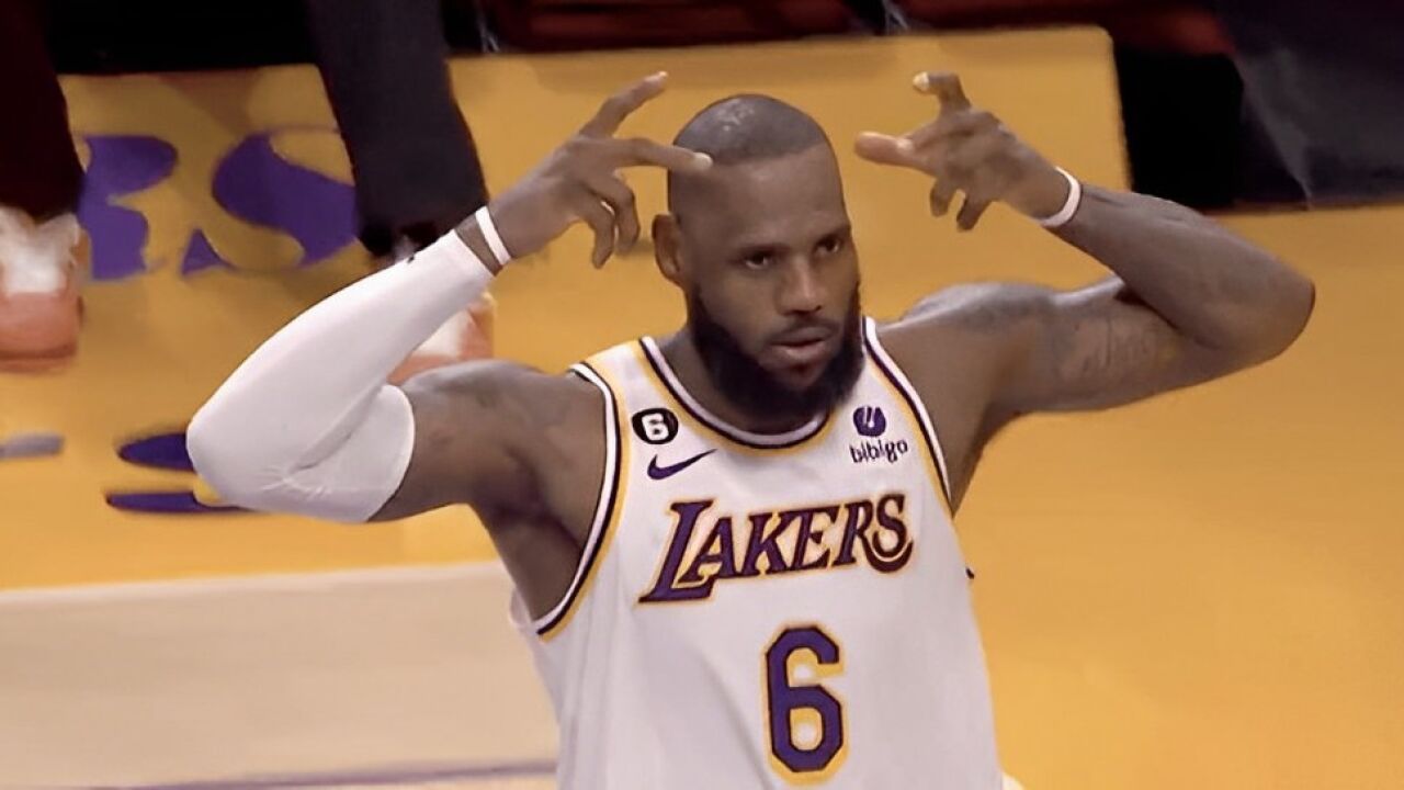 詹姆斯收官之战36 6 6 8,自戴皇冠还不够,号令全美封我为王