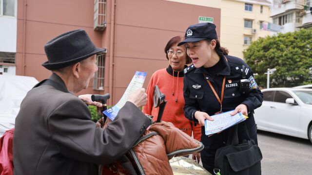 社区民警“霞姐”:要学会“有困难,找居民”