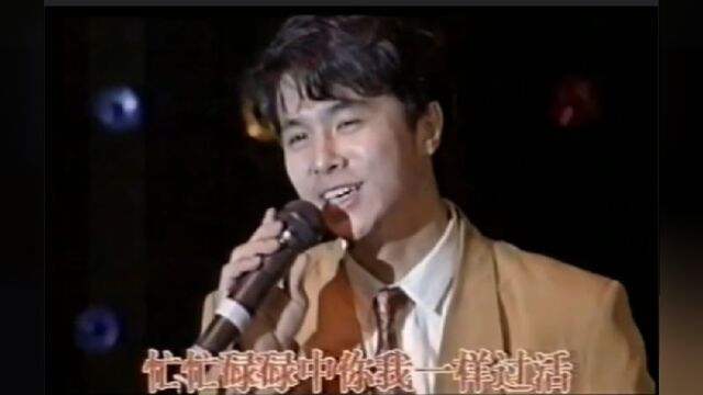 内地男歌手红豆演唱《城市节奏》,时尚动感简约大方