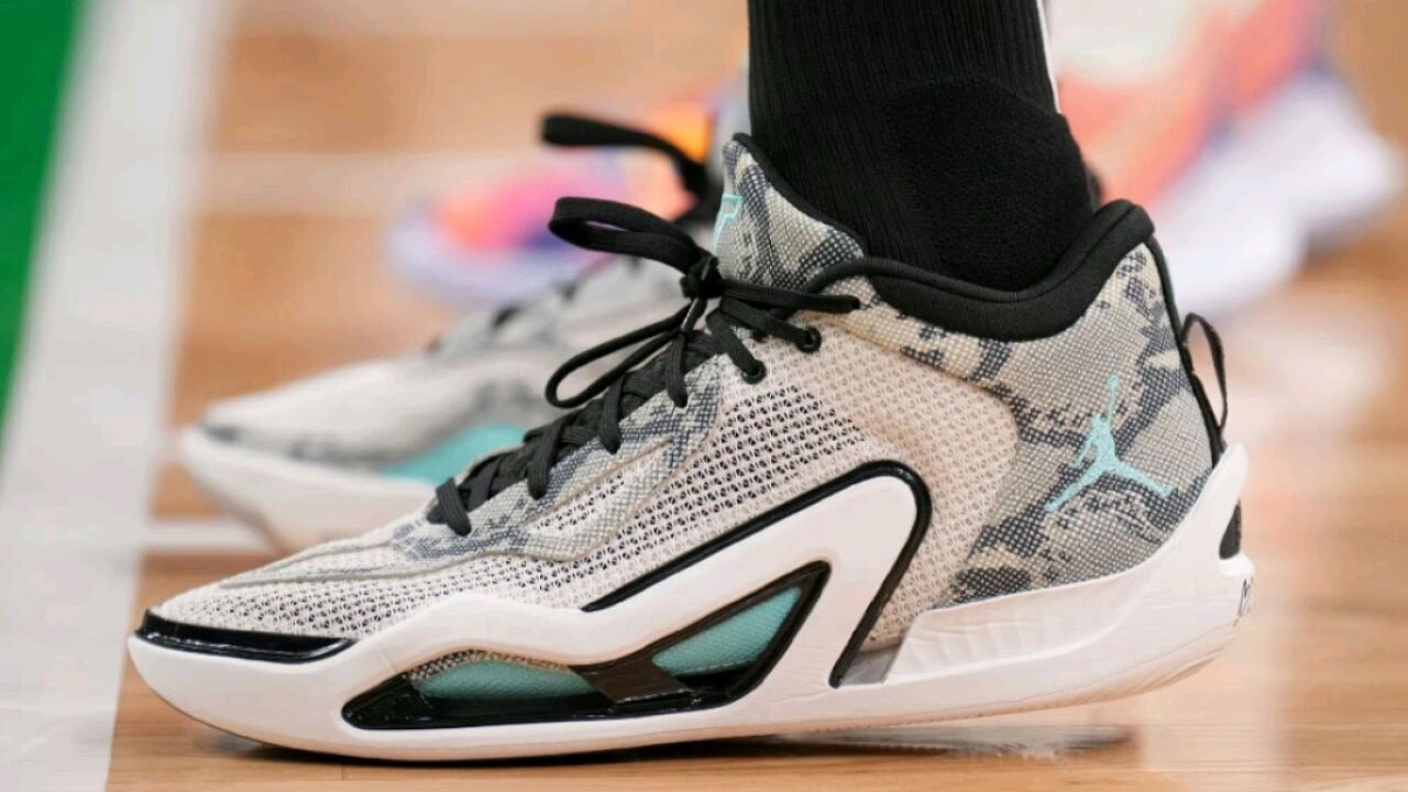 塔图姆上脚jt1新配色,哈登穿7代签名鞋准三双,穆雷鞋子有点帅