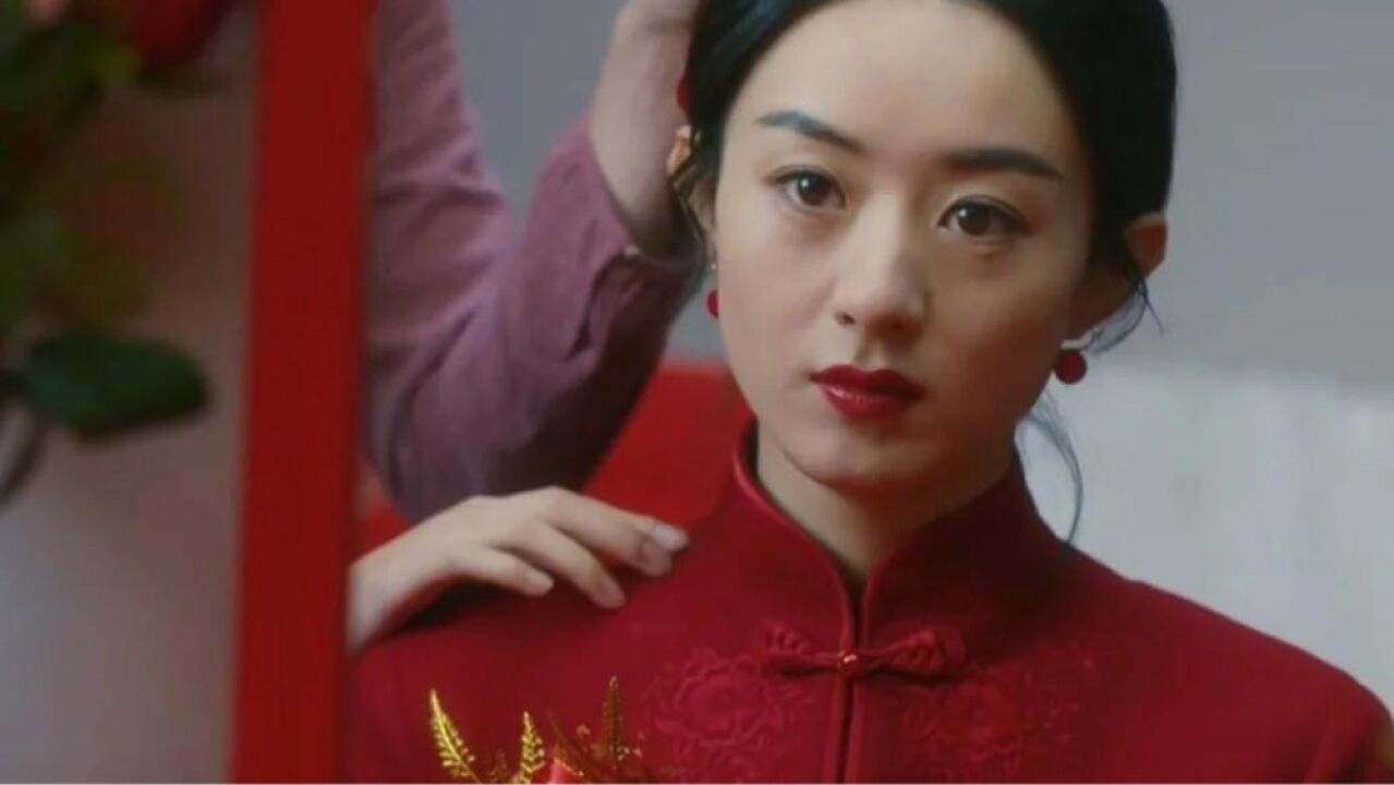 赵丽颖不同场合不同角色照镜子氛围都完全不同,戏里的她千人千面