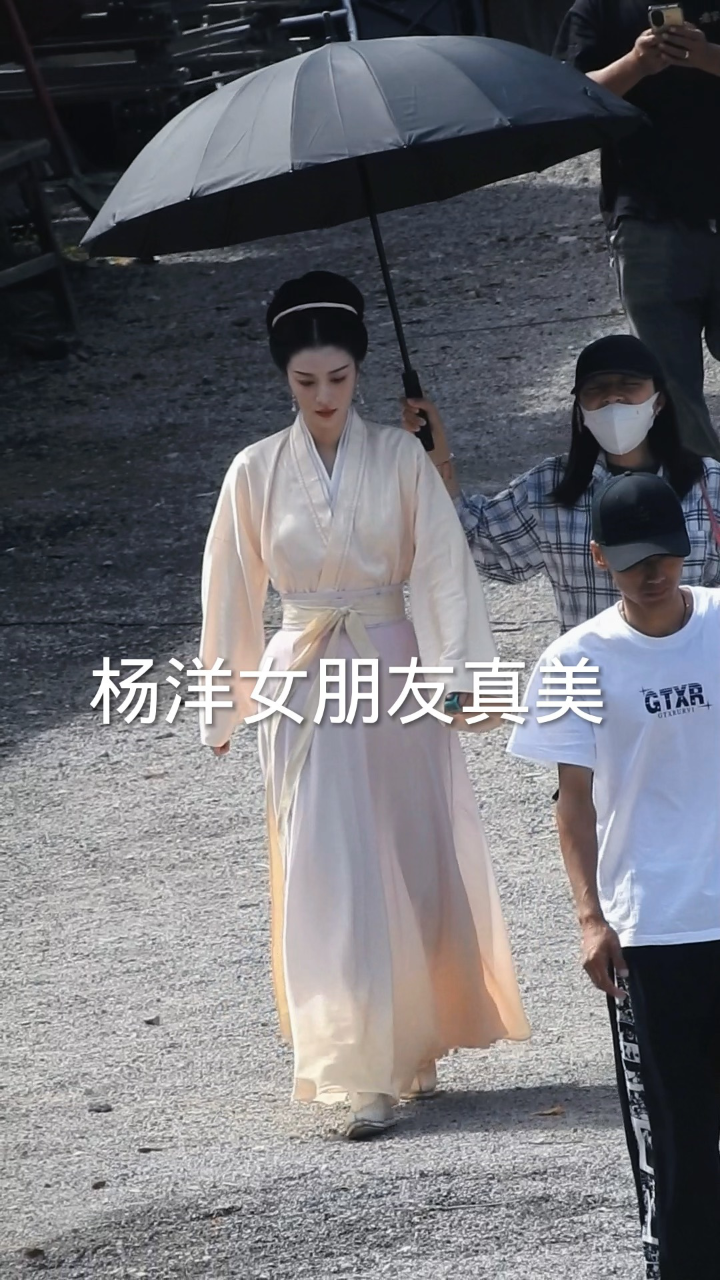 杨洋女朋友身材真好,大家都认识她吧?