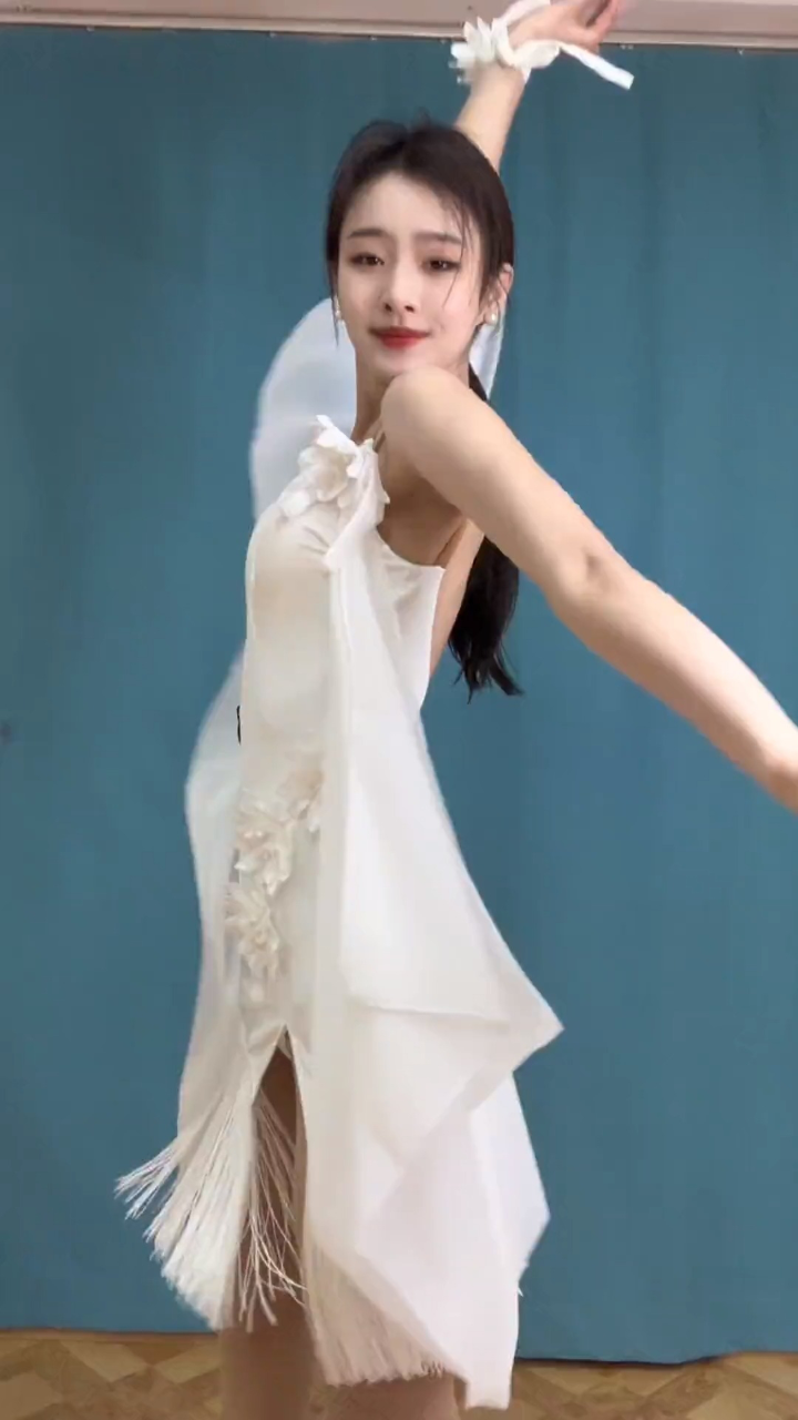 最美叙说不及美舞一曲感受舞台魅力梦瑶上线了气质女神爱舞蹈的小仙女