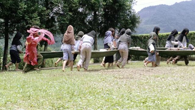 《稻草人》抗日战争电影:宝岛平民生活难以为继,男子拉去南洋当兵