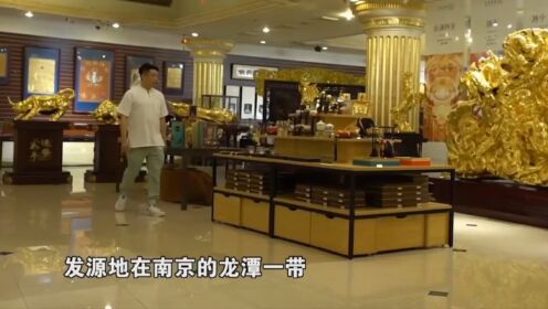 金箔是南京的特色产品，发源地在南京的龙潭一带，后迁移至江宁