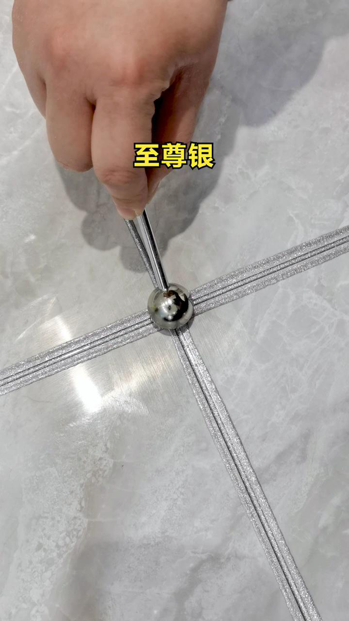 灰色瓷砖搭配什么颜色美缝?试试至尊银!