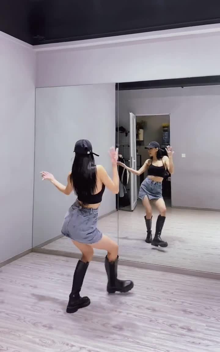 泫雅,iamnotcool 啊!必须跳啊!