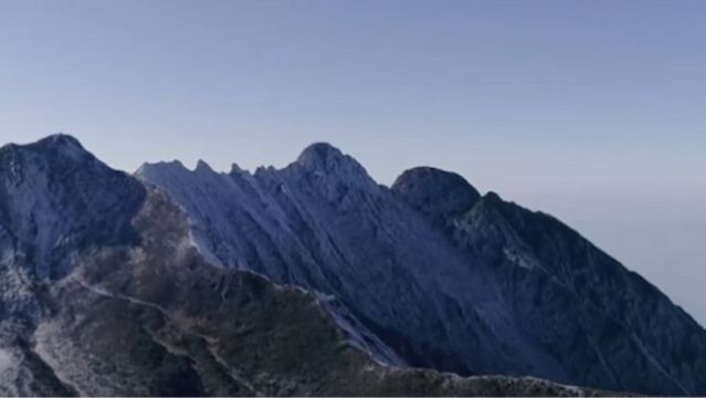 苍山山高林密地势险峻,积雪融化后会顺势流向山下,进入洱海和大大小小的蓄水池