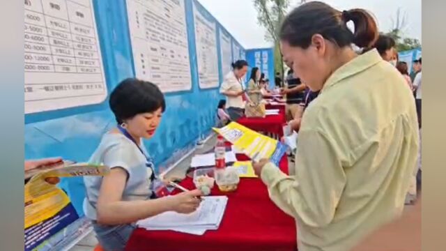 乘着晚风找工作 常德“招聘夜市”为就业集聚人气