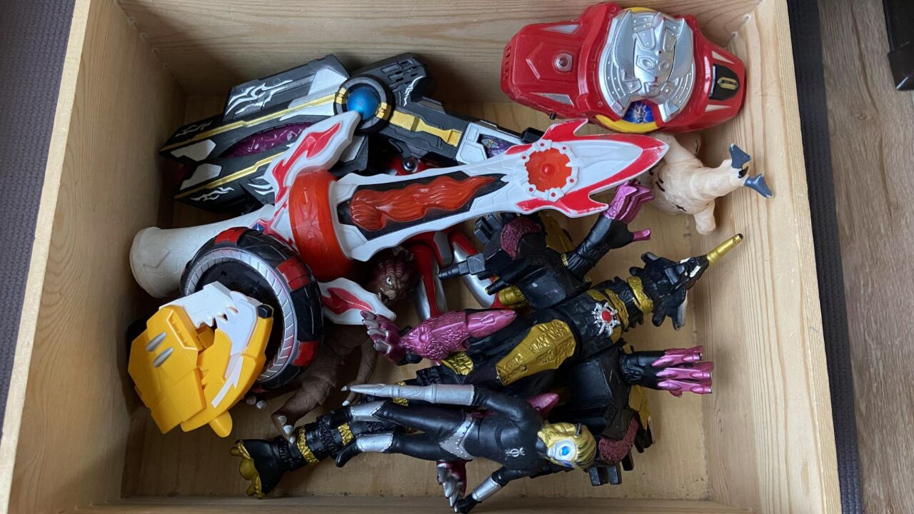 泰迦赤焰剑 泰罗手镯 特利迦变身器 捷德之爪 怪兽吉尔巴里斯 艾雷王