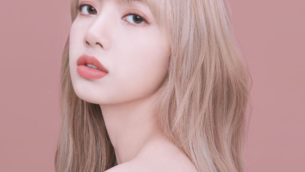 全球火爆的blackpin女团lisa巴黎时尚大片,中国粉丝lisa最多