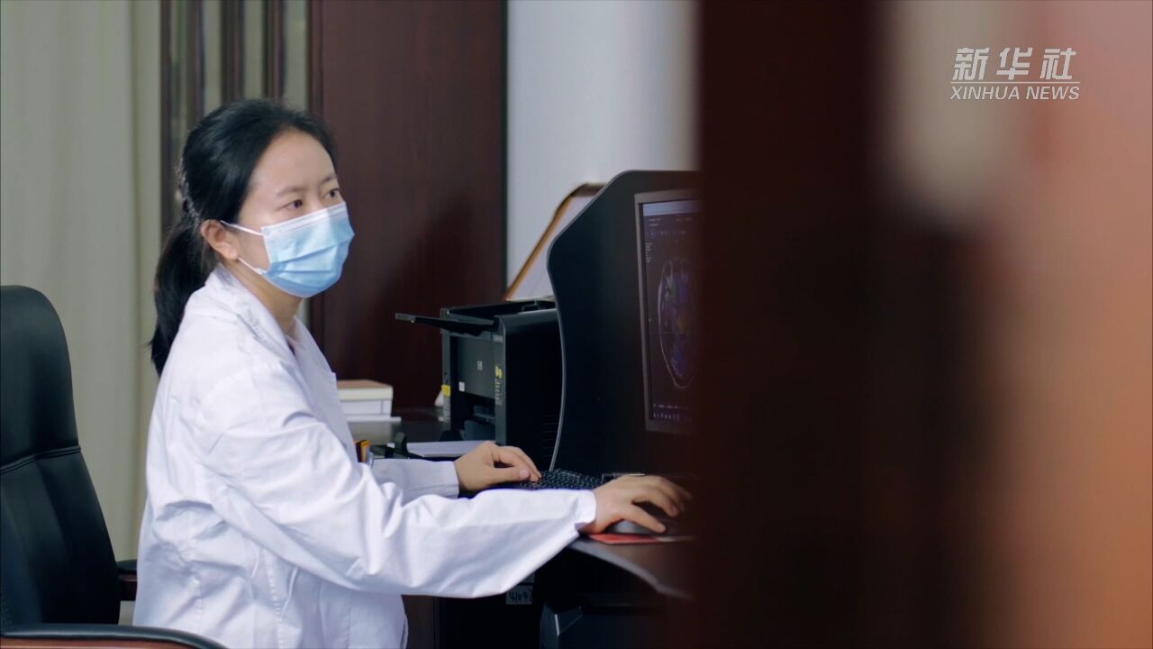 全国"最美医生"陈峰:在黑白影像中"追光"