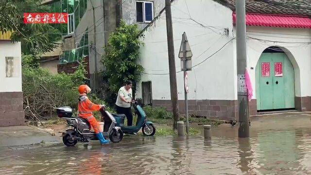 海口龙山村公交车站路段积水致村民出行难 村委会:排水沟项目因故延后