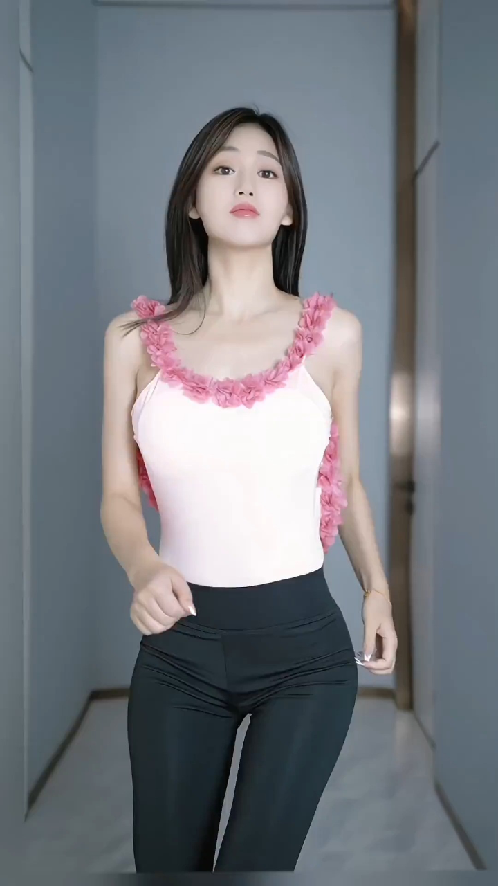 好看的小姐姐#好身材好气质#秀出好身材