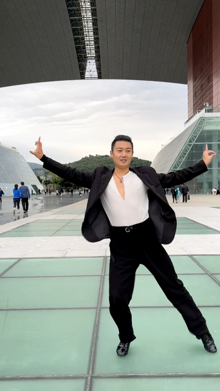 今天跳个单人吉特巴吧