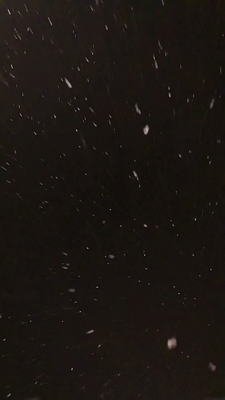 晚上又下雪了