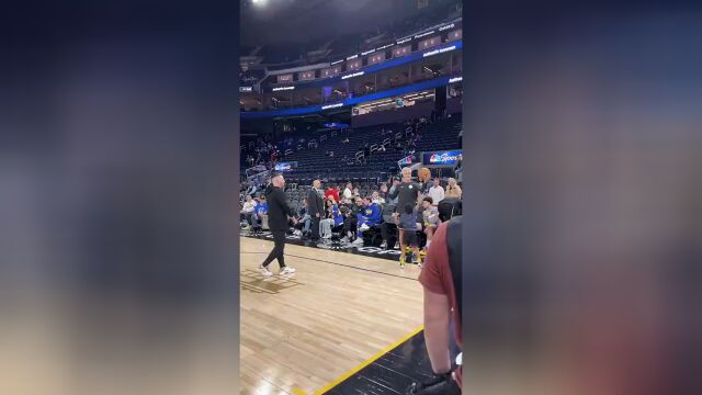 防守基因追梦儿子死亡缠绕勇士助教弗雷泽争抢篮球_腾讯新闻