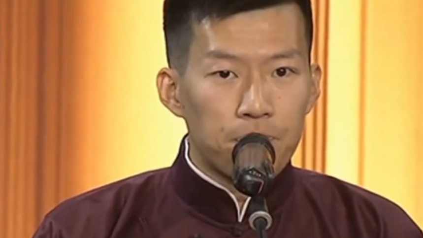 闫佳宝被小健难住,为了避免尴尬,竟自创另类"英文"