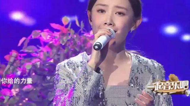 朱婧佳于湉演唱《手心的蔷薇》,默契配合,让人沉醉其中