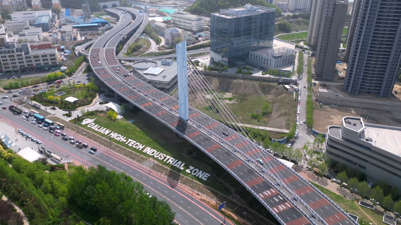 航拍大连河口斜拉桥,壮观