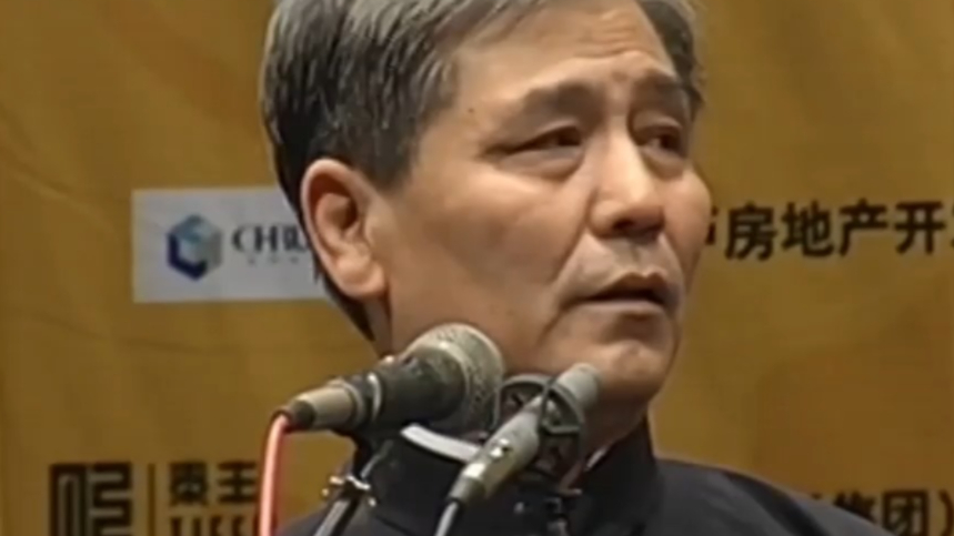 马志明拿出一对玉子板,不料被黄族民一眼认出,赢得全场掌声