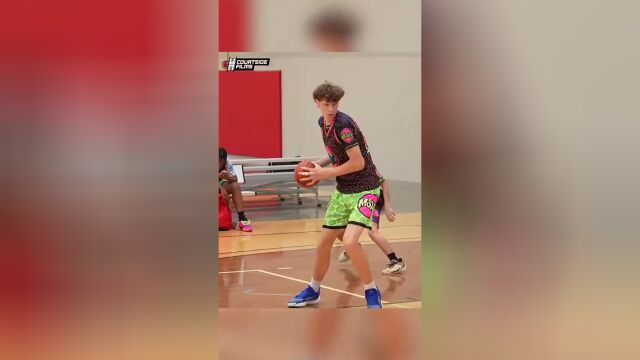 加拿大13岁小巨人身高2米20!几乎是暴虐同龄人!