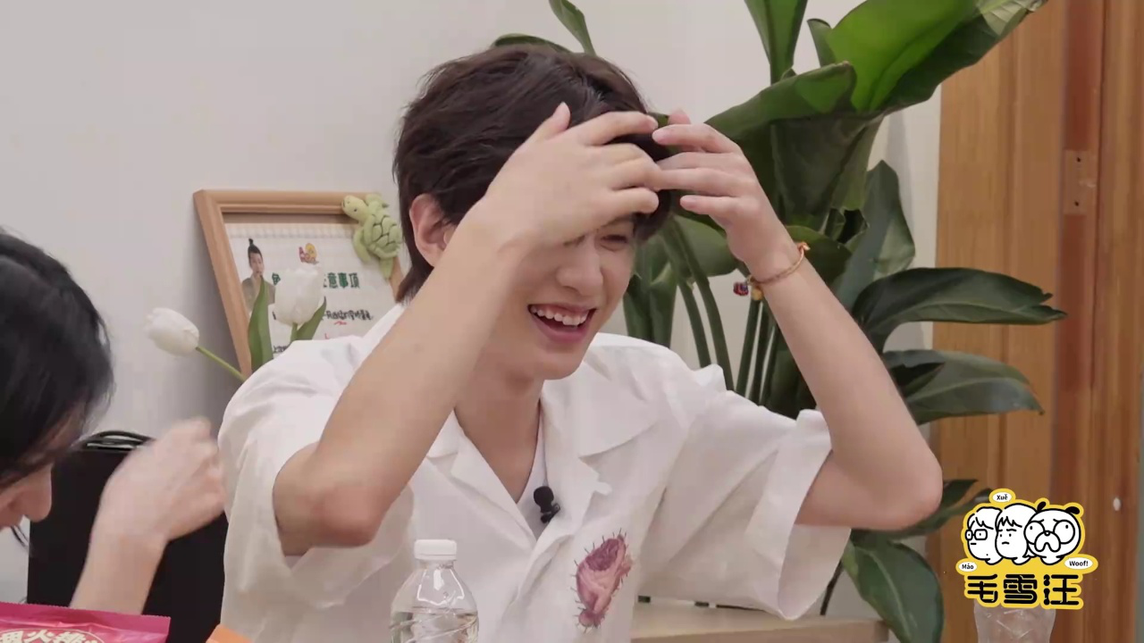 毛雪汪丨徐志胜附体?黄明昊戴假发录制吓坏毛毛雪琴