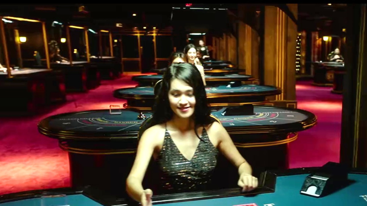 美女荷官金晨上线!在线性感发牌