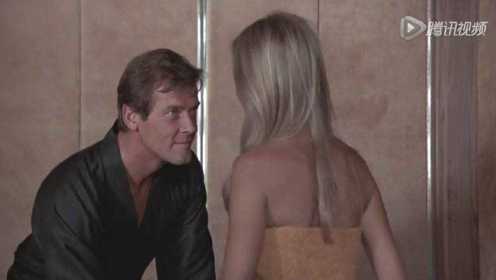 与布瑞特·爱卡兰吻戏  《007之09金枪人》片段
