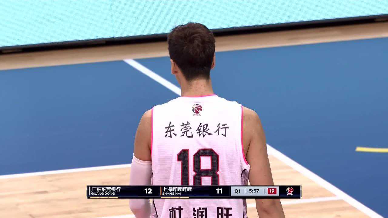 【扣篮】国内一流的身体素质 赵睿闪电反击单手劈扣