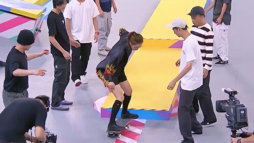 【领队任务】王珞丹挑战滑板跳2层台阶_综艺_高清1080p在线观看平台