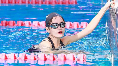 【女子50米游泳决赛】张昕钟淇实力比拼，泳姿惊艳
