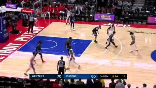 《NBA全场回放》【原声回放】灰熊vs活塞第3节 莫兰特独闯龙潭低手上篮打进