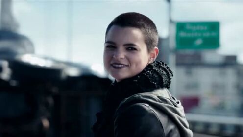 死侍"暴打"钢力士导致全身骨折,看完笑得肚子疼!