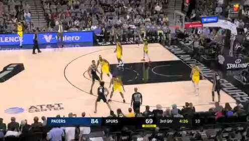 《NBA全场回放》【原声回放】步行者vs马刺第3节 沃克滑铲旋转助攻盖伊暴扣空篮
