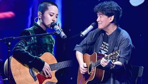 周华健蒋一侨弹唱披头士经典《yesterday》,竟把婚纱搬上台!